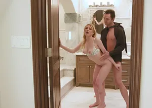 Gái nga đít bự lần đầu đi đóng sex nên hơi ngại