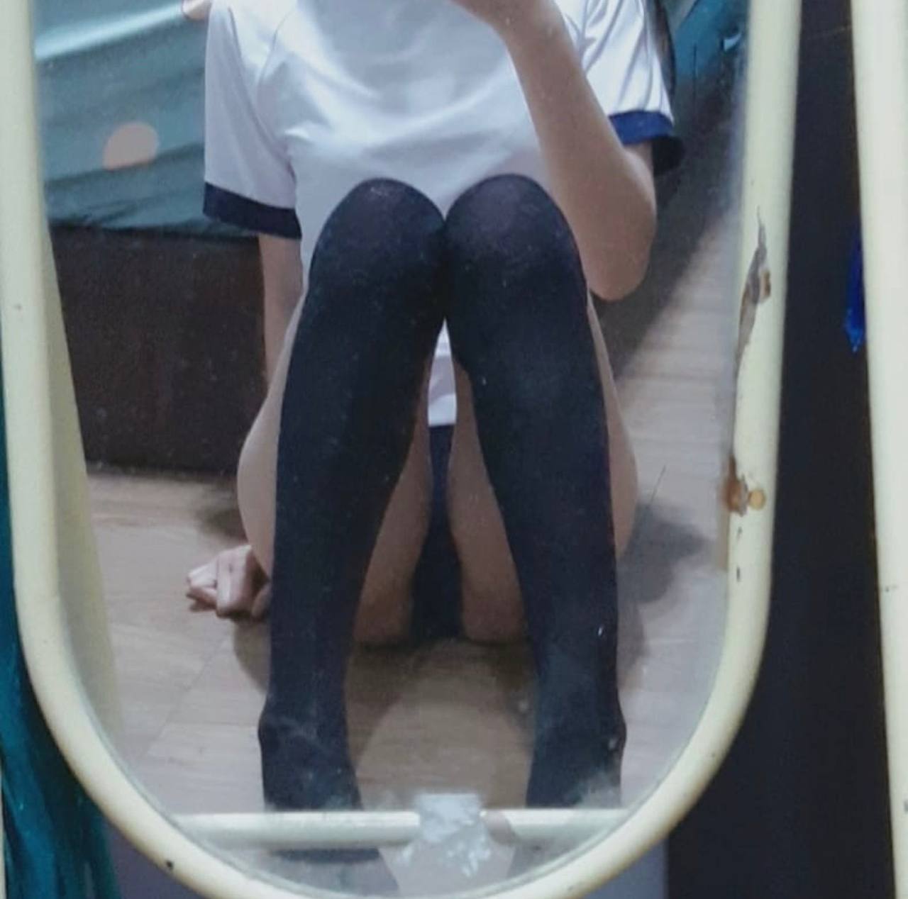 Anh trai tìm thấy sextoy khủng trong phòng của nhỏ em kế