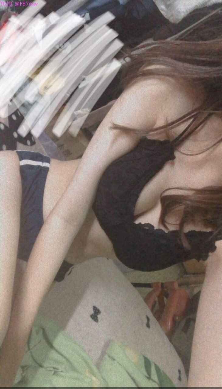Một nàng thơ cả trường ngưỡng mộ lại là một dâm nữ thích địt với tôi